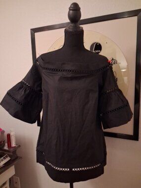BCBG OFF THE SHOULDER BLOUSE